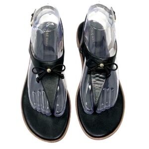 Cole Haan Findra Thong Sandal Size 8.5 Black Leather Bow Detail Capsule Wardrobe